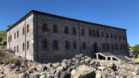 K­a­r­s­­ı­n­ ­T­a­r­i­h­i­ ­B­e­y­l­e­r­b­e­y­i­ ­S­a­r­a­y­ı­ ­t­u­r­i­z­m­e­ ­k­a­z­a­n­d­ı­r­ı­l­ı­y­o­r­